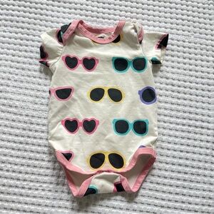 Monica + Andy Baby sunglasses print bodysuit 3-6 months